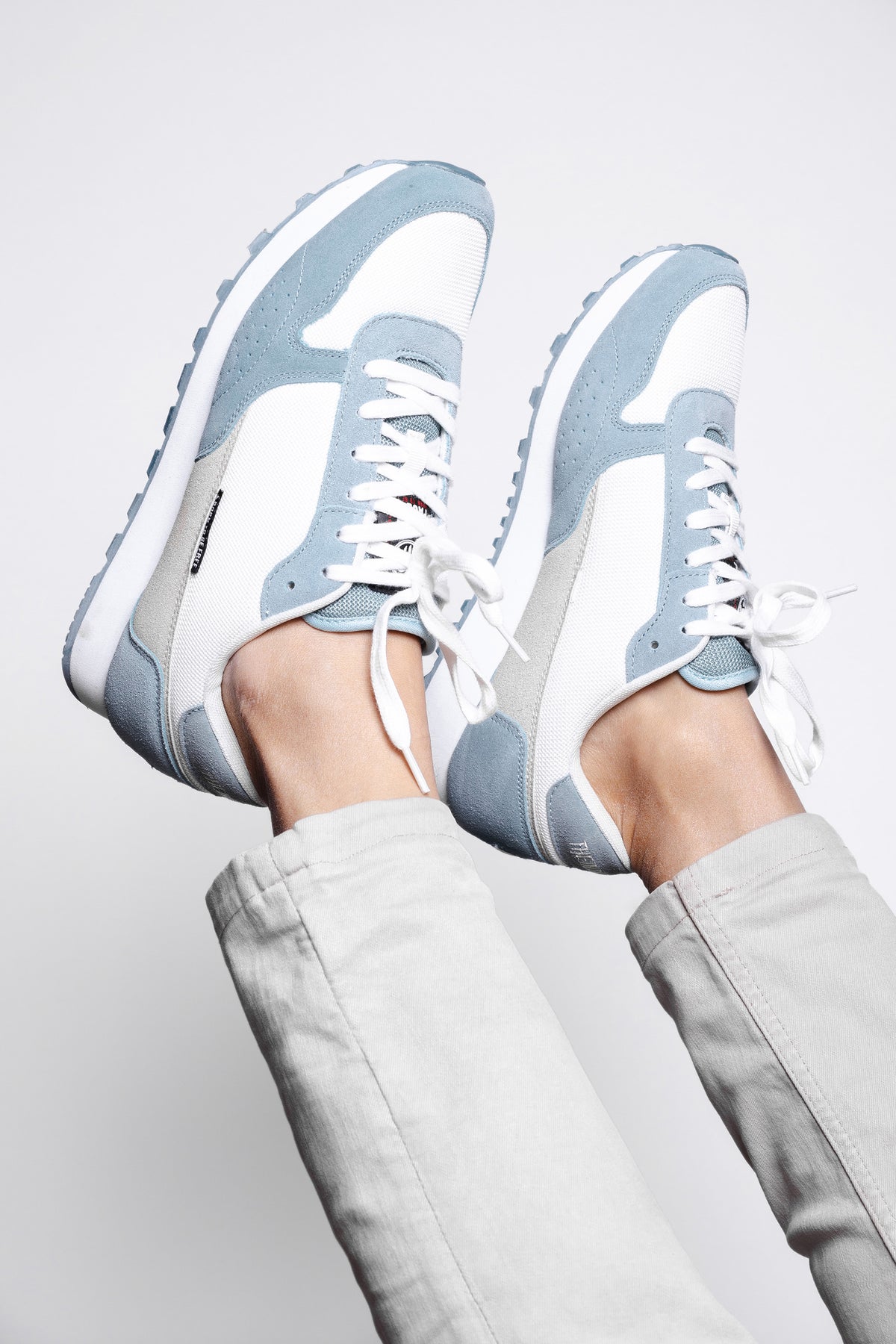 Latitude White / Blue
